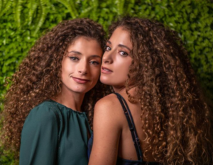 Ylenia e Nicole Burato (Le Twins) biografia: chi sono, età, altezza, peso, tatuaggi, fidanzato, Instagram, Tik Tok e vita privata
