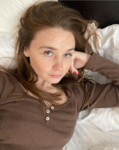 Jessica Barden biografia: chi è, età, altezza, peso, figli, marito, Instagram e vita privata