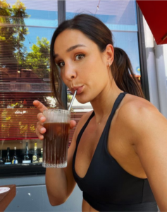 Kayla Itsines biografia: chi è, età, altezza, peso, figli, marito, Instagram e vita privata