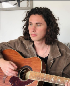 Finn Roberts biografia: chi è, età, altezza, peso, fidanzata, Instagram e vita privata