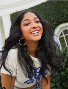 Maitreyi Ramakrishnan biografia: chi è, età, altezza, peso, tatuaggi, fidanzato, Instagram e vita privata