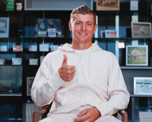 Toni Kroos biografia: chi è, età, altezza, peso, tatuaggi, figli, moglie, carriera, Instagram e vita privata