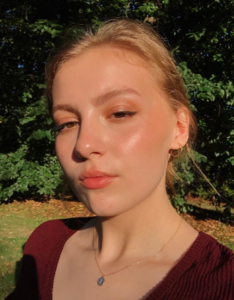Bebe Wood biografia: chi è, età, altezza, peso, fidanzato, carriera, Instagram e vita privata