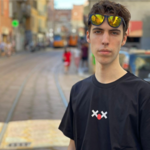 GrenBaud (Simone Buratti) biografia: chi è, età, altezza, peso, fidanzata, Twitch, Instagram e vita privata