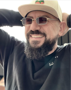 Lucariello (Luca Caiazzo) biografia: chi è, età, altezza, peso, figli, moglie, carriera, Instagram e vita privata