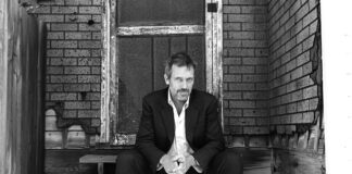 Hugh Laurie biografia: chi è, età, altezza, peso, figli, moglie, carriera, Facebook e vita privata