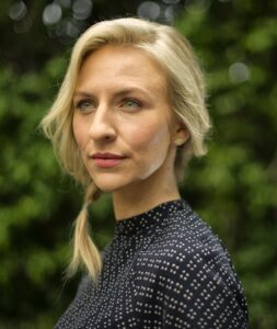 Mickey Sumner biografia: chi è, età, altezza, peso, figli, marito, carriera, Instagram e vita privata