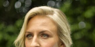 Mickey Sumner biografia: chi è, età, altezza, peso, figli, marito, carriera, Instagram e vita privata