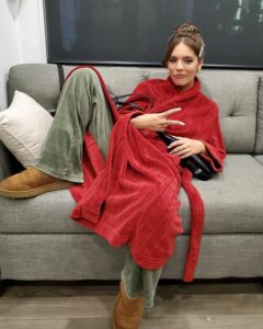 Caitlin Stasey biografia: chi è, età, altezza, peso, figli, marito, carriera, Instagram e vita privata