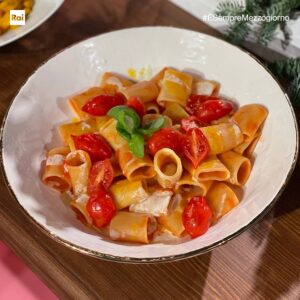 Come fare Paccheri ai 3 pomodori di Mattia Improta: cosa occorre, procedimento e video ricetta