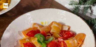 Come fare Paccheri ai 3 pomodori di Mattia Improta: cosa occorre, procedimento e video ricetta