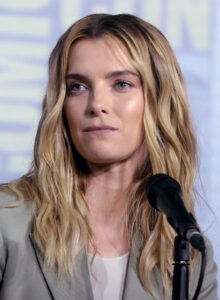 Betty Gilpin biografia: chi è, età, altezza, peso, figli, marito, carriera, Instagram e vita privata