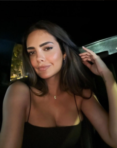 Esha Gupta biografia: chi è, età, altezza, peso, figli, marito, carriera, Instagram e vita privata