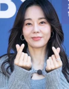 Yunjin Kim biografia: chi è, età, altezza, peso, figli, marito, carriera, Instagram e vita privata