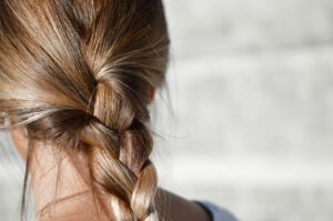 Come fare l'Henné ai Capelli: Cos'è, Quanto Dura, Benefici, Pro e Contro