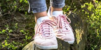 Come lavare le scarpe da ginnastica in lavatrice: consigli e guida professionale