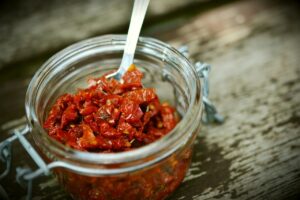 Guida Completa su Come Dissalare i Pomodori Secchi e Conservarli Sott'olio