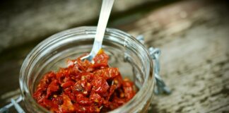 Guida Completa su Come Dissalare i Pomodori Secchi e Conservarli Sott'olio