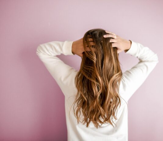 Come eliminare i pidocchi dai capelli in modo naturale: guida professionale completa