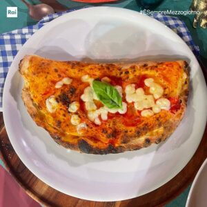 Come fare il calzone napoletano di Vincenzo Capuano: cosa occorre, preparazione e video ricetta