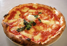 Com'è nata la Pizza Napoletana? Storia, origine, tradizione, ingredienti e curiosità