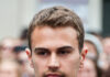 Theo James biografia: chi è, età, altezza, peso, figli, moglie, carriera, Instagram e vita privata