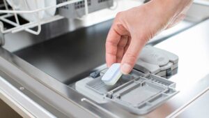 Usi alternativi delle pastiglie lavastoviglie: a cosa possono servire e consigli