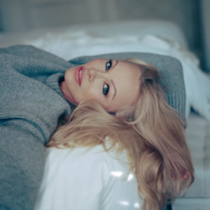 Pamela Anderson biografia: chi è, età, altezza, peso, figli, marito, carriera, successi, curiosità e vita privata