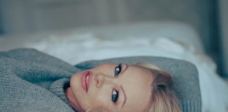 Pamela Anderson biografia: chi è, età, altezza, peso, figli, marito, carriera, successi, curiosità e vita privata