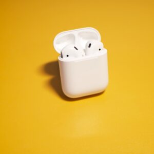 Come pulire e rimuovere cerume dagli AirPods e Auricolari, consigli e guida pratica