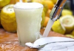 Limonata a Cosce Aperte Napoli, che cos'è? Storia, significato, origine, ingredienti, come si beve e curiosità