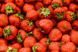 Come Pulire e Condire le Fragole: Consigli e Ricette Gustose