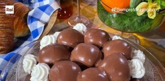 Come fare i Profiteroles al cioccolato di Sal De Riso: ingredienti, procedimento e video ricetta