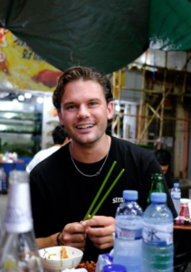 Jeremy Irvine biografia: chi è, età, altezza, peso, carriera, fidanzata, Instagram e vita privata