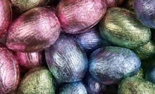 Come riciclare la carta delle uova di Pasqua? Idee Creative e Sostenibili