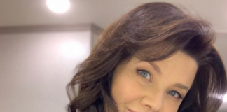 Daphne Zuniga biografia: chi è, età, altezza, peso, carriera, figli, marito, Instagram e vita privata