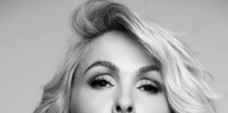 Jenn Lyon chi è? Biografia, età, altezza, peso, carriera, figli, marito, Instagram e vita privata