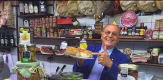 Chi è Renzo Arbore? Biografia, canzoni, carriera, successi e vita privata