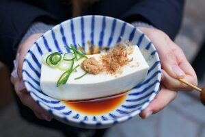 Come cucinare il Tofu: che cos'è, ricette, come mangiarlo e consigli