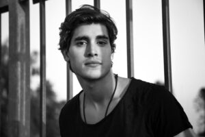 Henry Zaga chi è? Biografia, età, altezza, peso, carriera, figli, moglie, Instagram e vita privata