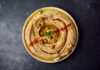 Con cosa mangiare l’hummus? Idee, abbinamenti e consigli per gustarlo al meglio