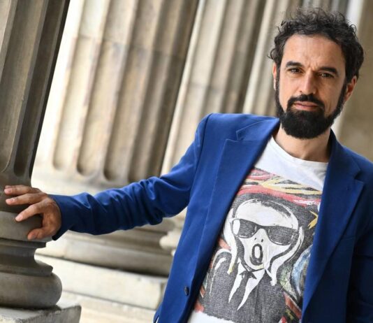 Dino Giarrusso chi è? Biografia, età, altezza e peso, figli, moglie, carriera, partito, Instagram e vita privata