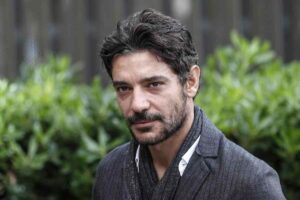 Giuseppe Zeno protagonista di Tempi Supplementari: cast, trama, di cosa parla e quando va in onda