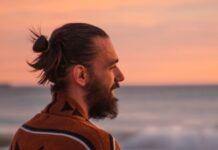 Chi è Gianluca Gotto? Biografia, età, carriera, libri e pensiero dello scrittore nomade digitale