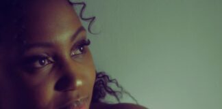 "Kiss Kiss" segna il debutto internazionale della cantautrice nigeriana CnttY