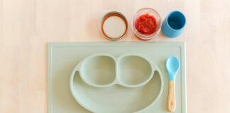 Come si inizia lo svezzamento: cos’è, quando iniziare, cosa mangiare e consigli pratici