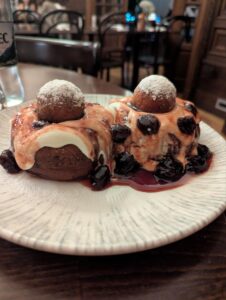 Papanasi: storia, origine, ricetta e curiosità del dolce Rumeno