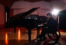 Frenci – Il pianista tetraplegico che trasforma la diversità in musica, poesia e libertà