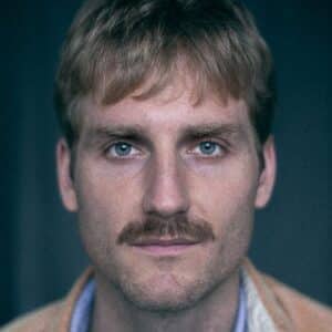 Leander Vyvey chi è