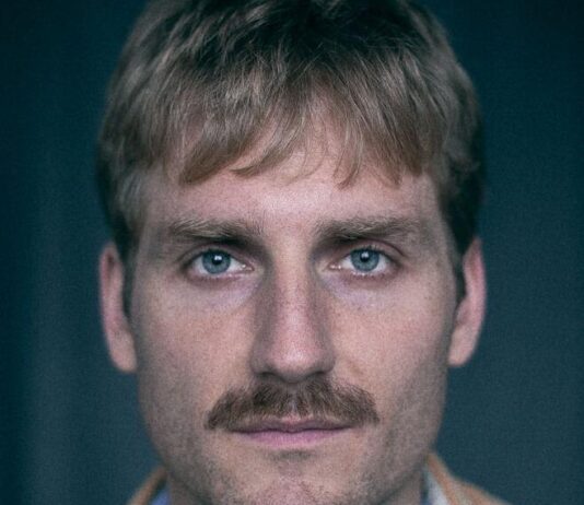 Leander Vyvey chi è